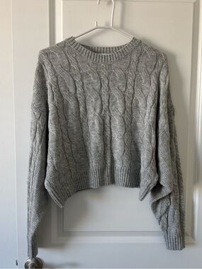Cozy Cable Knit Cropped Sweater - Light Gray